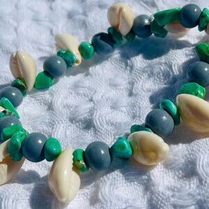 Green Howlite & Cowrie Shell Beaded Bracelet